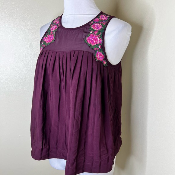 American Eagle Top SMALL Burgundy Sleeveless Embroidered Floral Pleated Sheer - Picture 2 of 6
